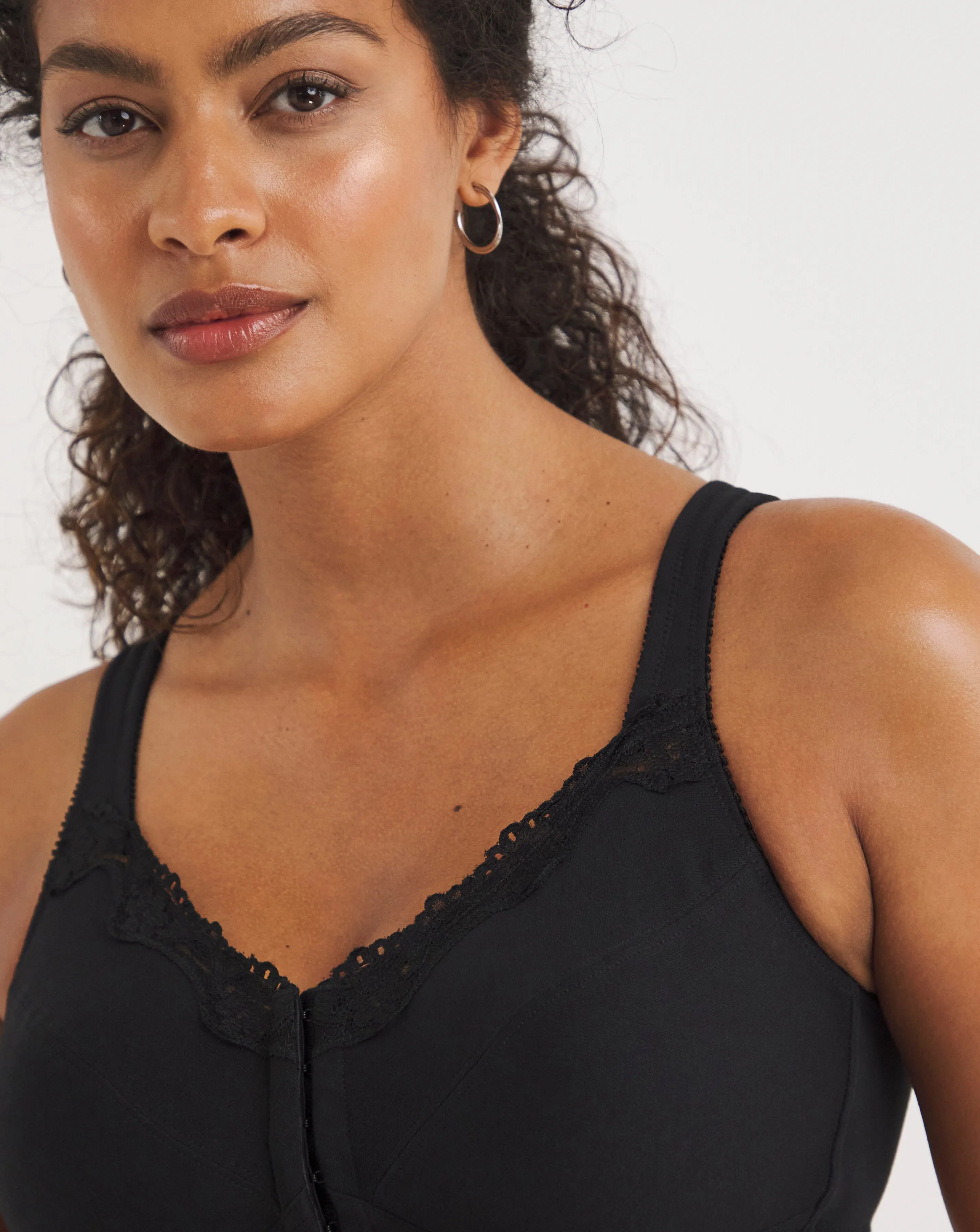 2 Pack Sarah White/Black Back Support Bras B-DD